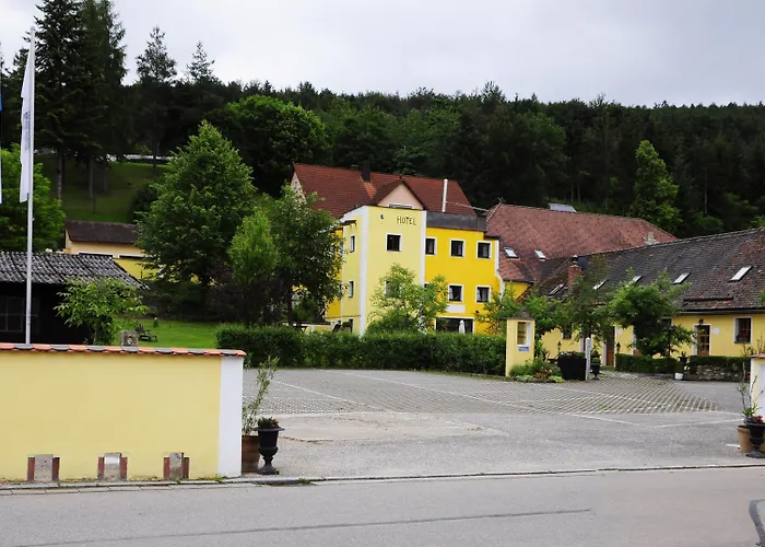 Otel Schlossresidenz Heitzenhofen 3*