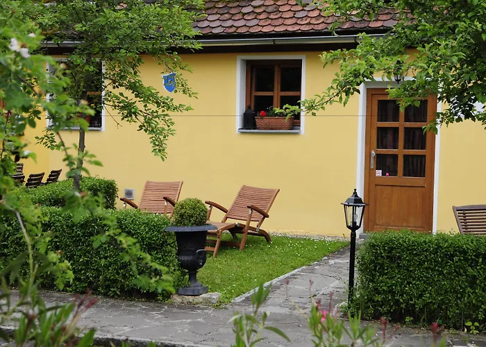 Schlossresidenz Heitzenhofen 3*