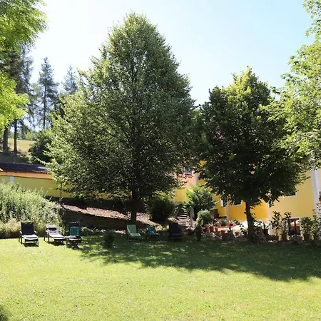 Schlossresidenz Heitzenhofen 3*
