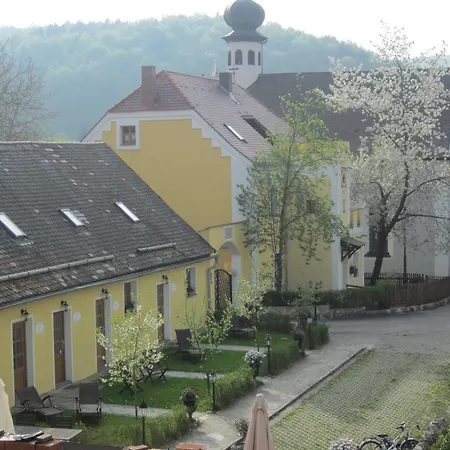 Hotel Schlossresidenz Heitzenhofen 3*