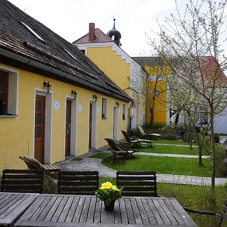Hotel Schlossresidenz Heitzenhofen 3*
