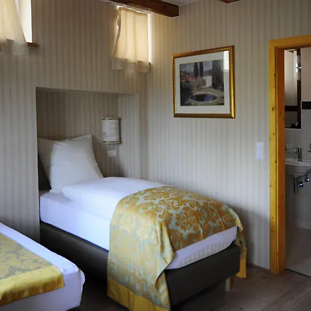 Schlossresidenz Heitzenhofen 3*