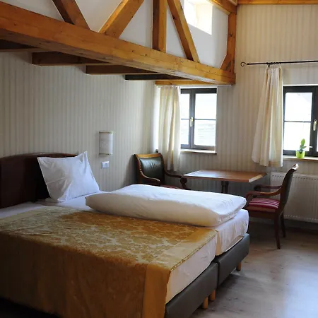 Hotel Schlossresidenz Heitzenhofen 3*