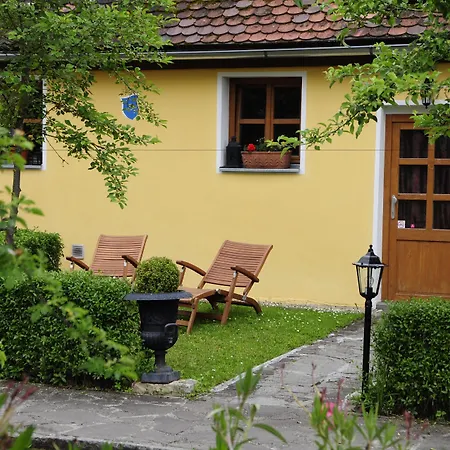 Schlossresidenz Heitzenhofen 3*