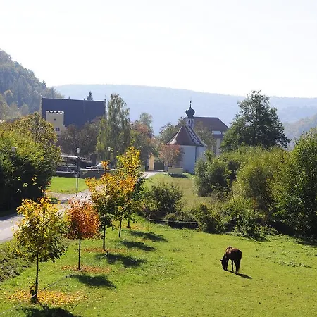 Schlossresidenz Heitzenhofen 3*
