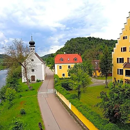 Schlossresidenz Heitzenhofen 3*