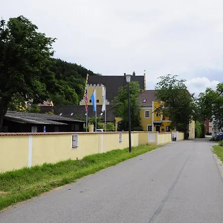 Отель Schlossresidenz Heitzenhofen 3*