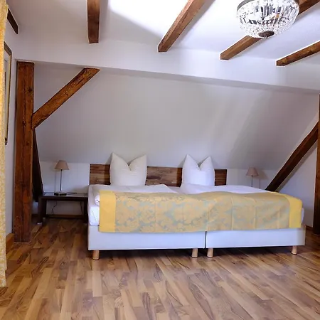 Schlossresidenz Heitzenhofen Hotel