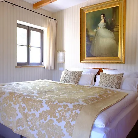 Schlossresidenz Heitzenhofen Hotel
