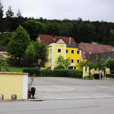 Hotel Schlossresidenz Heitzenhofen 3*