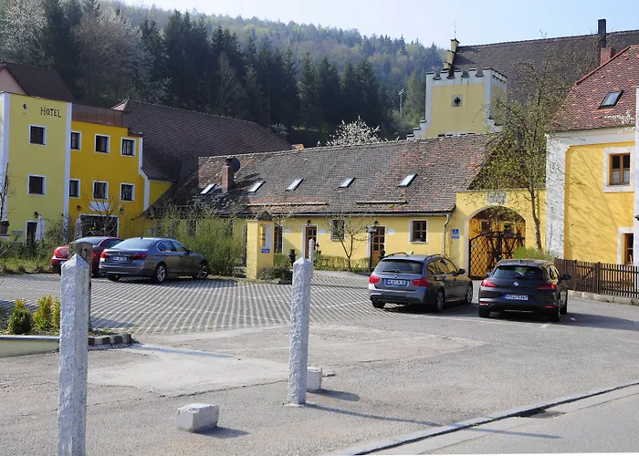 فندق Schlossresidenz Heitzenhofen 3*